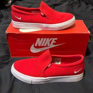 Nike slide ons size 7